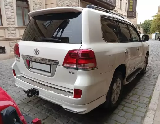 Toyota Land Cruiser for rent in Ganja