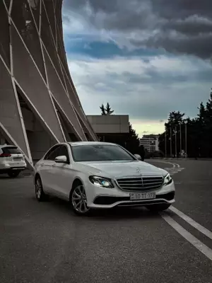 Mercedes E 220 for rent in Quba