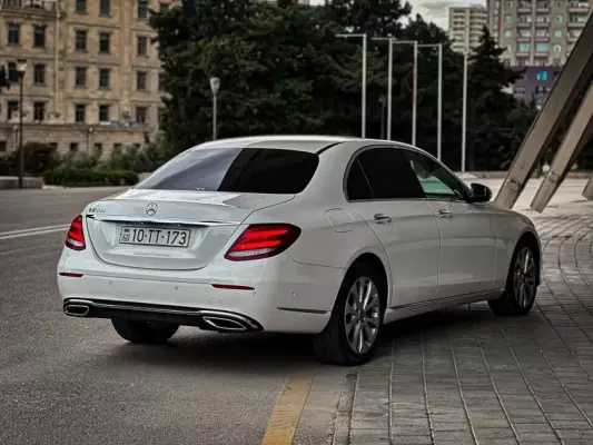 Mercedes E 220 for rent in Quba