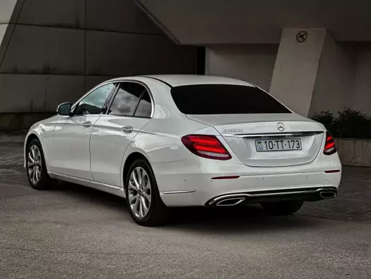 Mercedes E 220 for rent in Quba