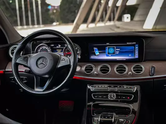 Mercedes E 220 for rent in Quba